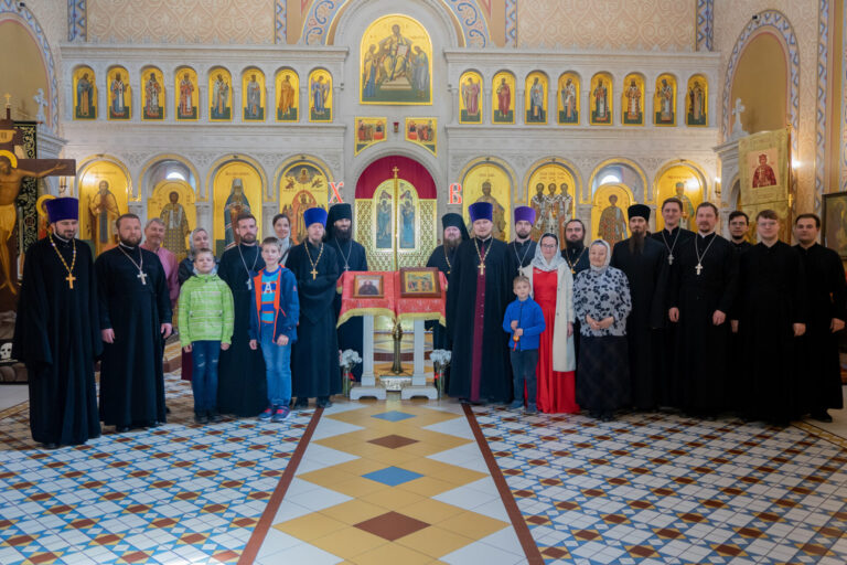 Служба выпускников 2014 года и встреча с иеромонахом Амвросием (Ситало)